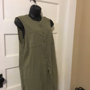Sleeveless shirt